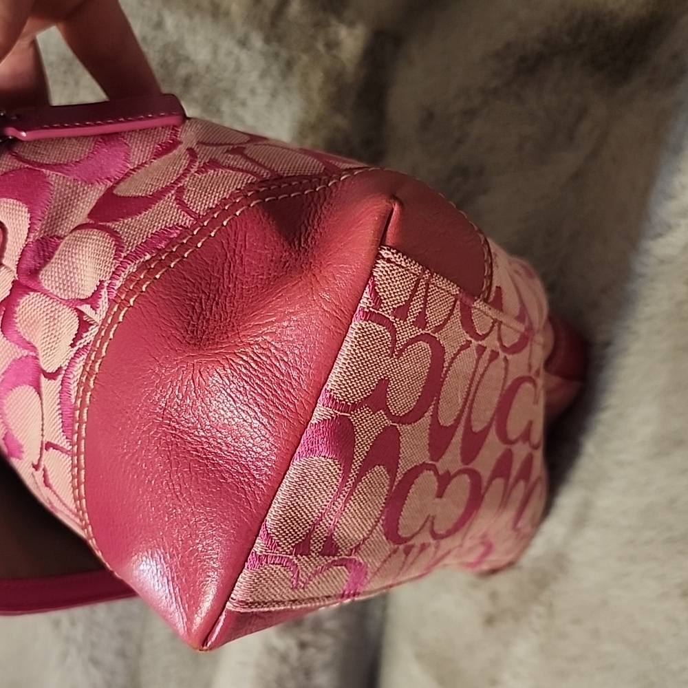 Coach Pink Signature Canvas Shoulder Bag with Turn-Lock 2009 - Picture 4 of 9
